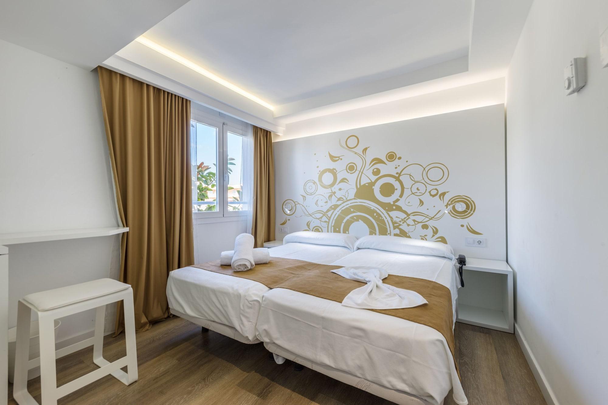 Welikehotel Triton Beach (Adults Only) Cala Ratjada  Exteriör bild