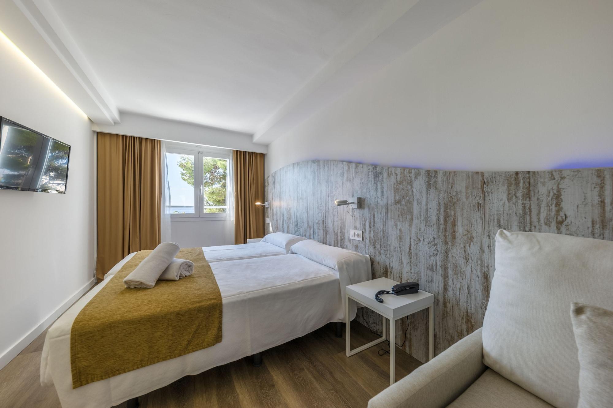 Welikehotel Triton Beach (Adults Only) Cala Ratjada  Exteriör bild