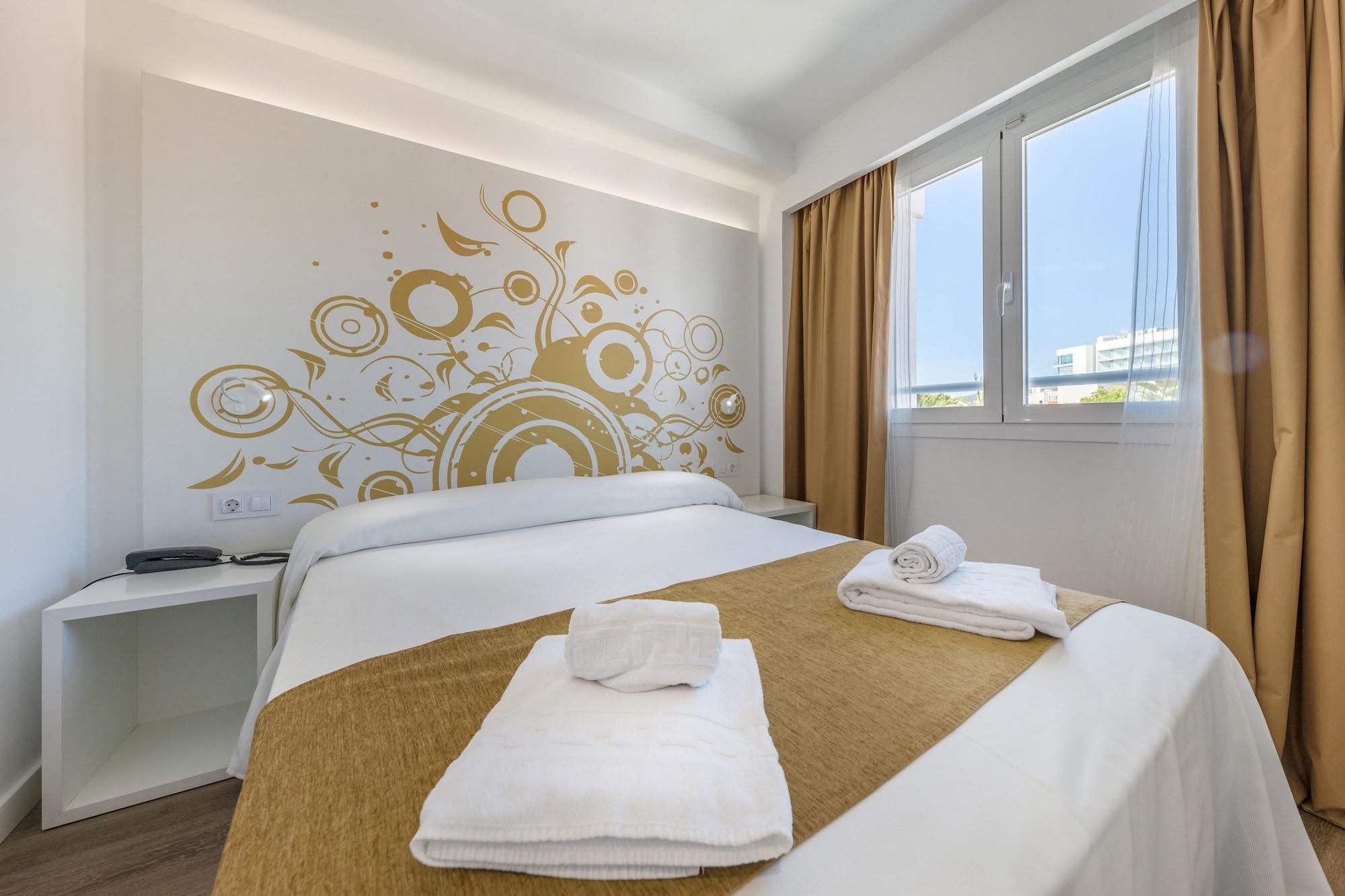 Welikehotel Triton Beach (Adults Only) Cala Ratjada  Exteriör bild