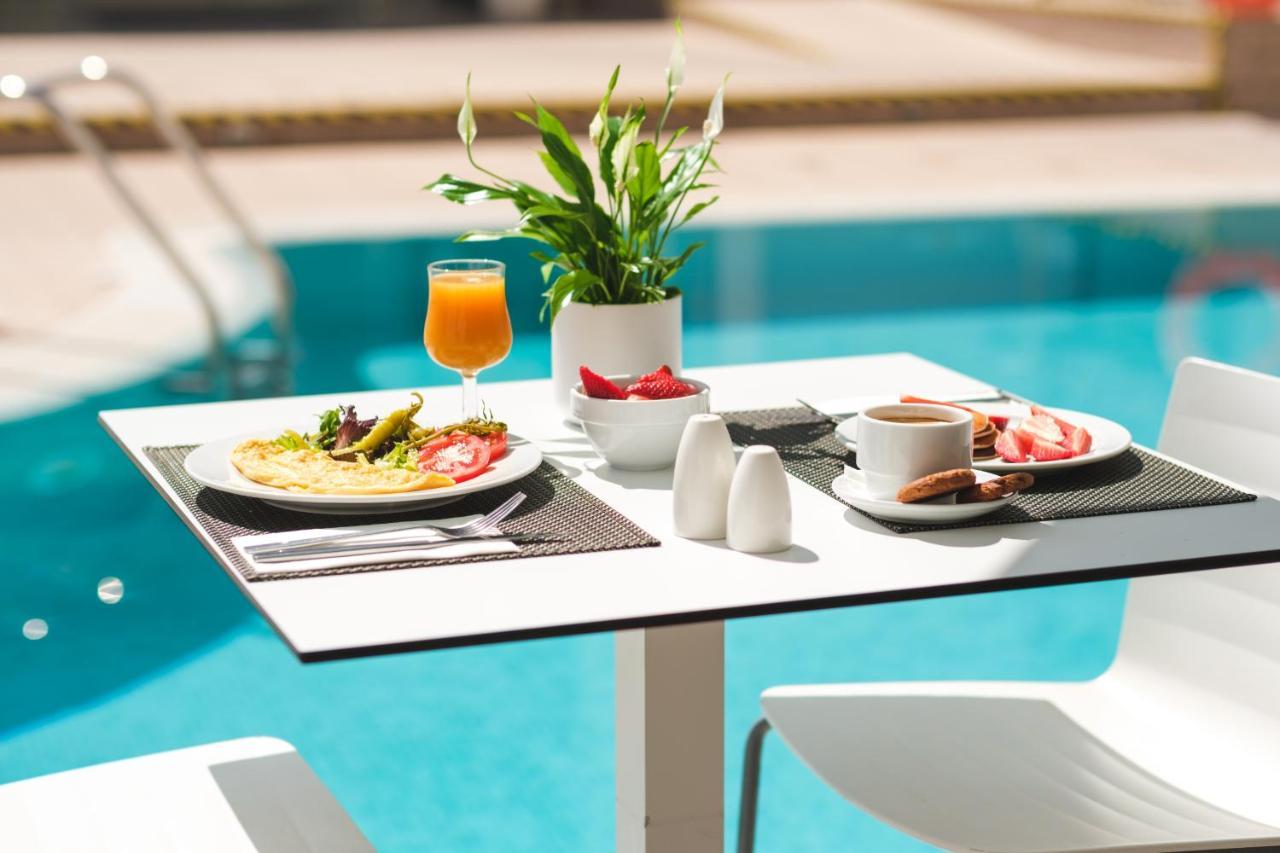 Welikehotel Triton Beach (Adults Only) Cala Ratjada  Exteriör bild